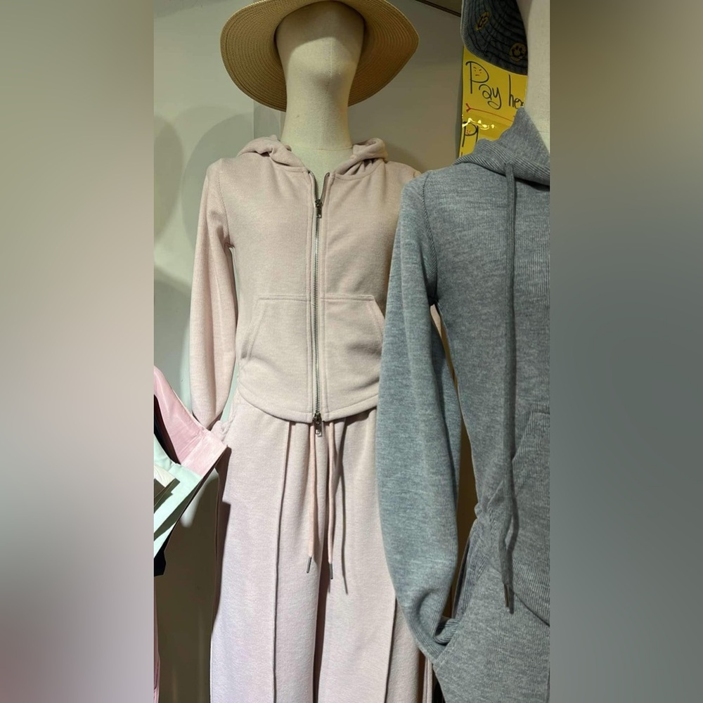 Tracksuit Sweatsuit Jogger Lounge set. Hoodie and pants. NWT. GRAY.